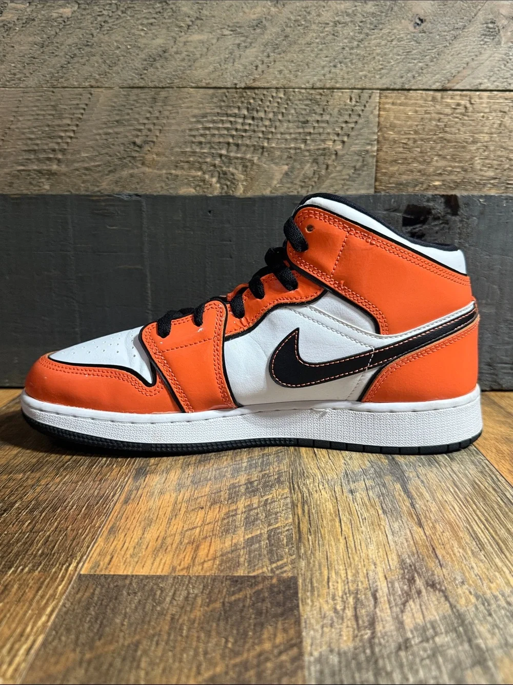 Air Jordan 1 Mid SE Turf Orange Patent BQ6931-802 7Y Women’s 8.5